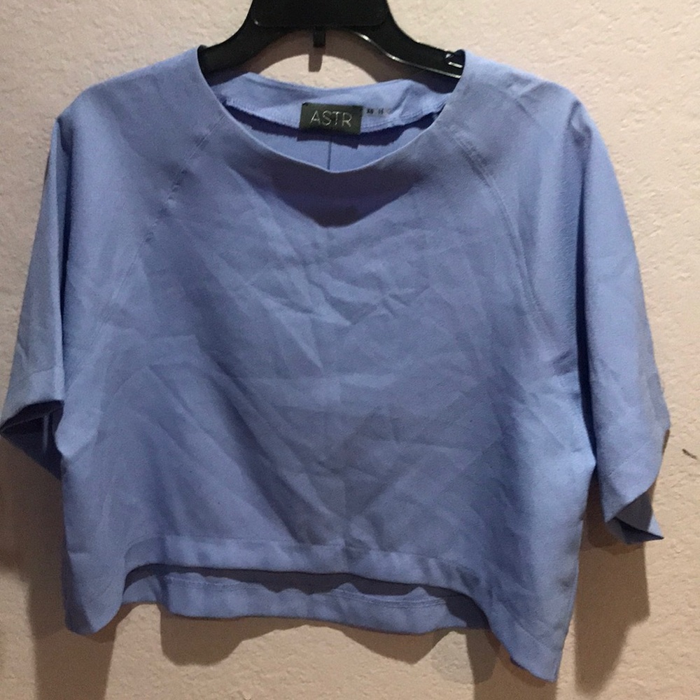 Astr flowy crop shirt.